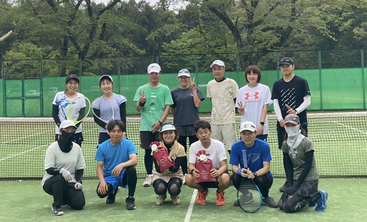 つくば開催の豪華景品有りダブルステニス大会に参加したメンバーの集合写真